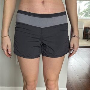 Lululemon turbo short, dark grey with stripped waistband, Size 4